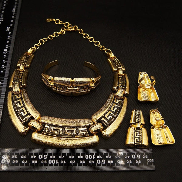 Clamanta Beauty Chaine ras de cou la féminité jusqu’au cou